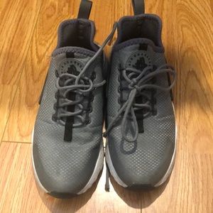 6.5 woman’s grey Nike  huaraches.